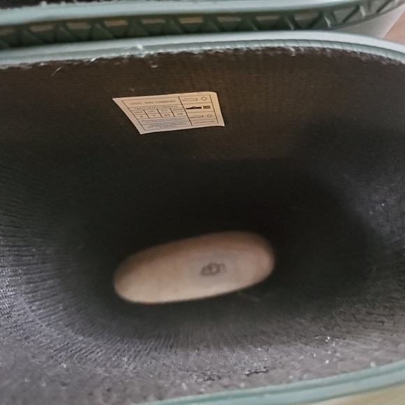 UUG W Shelby  Matte OLV size 9. - Picture 12 of 12